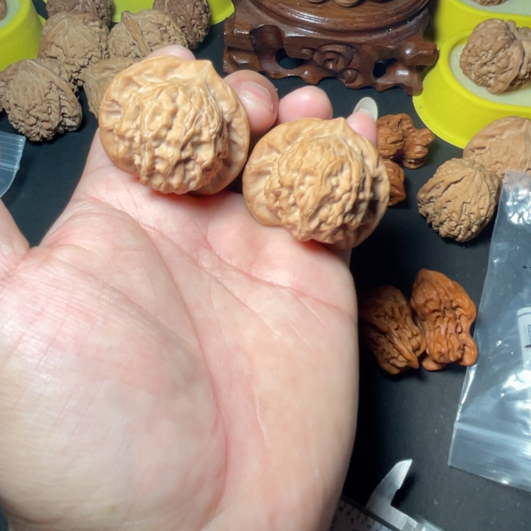 桃核把件大耳朵图图