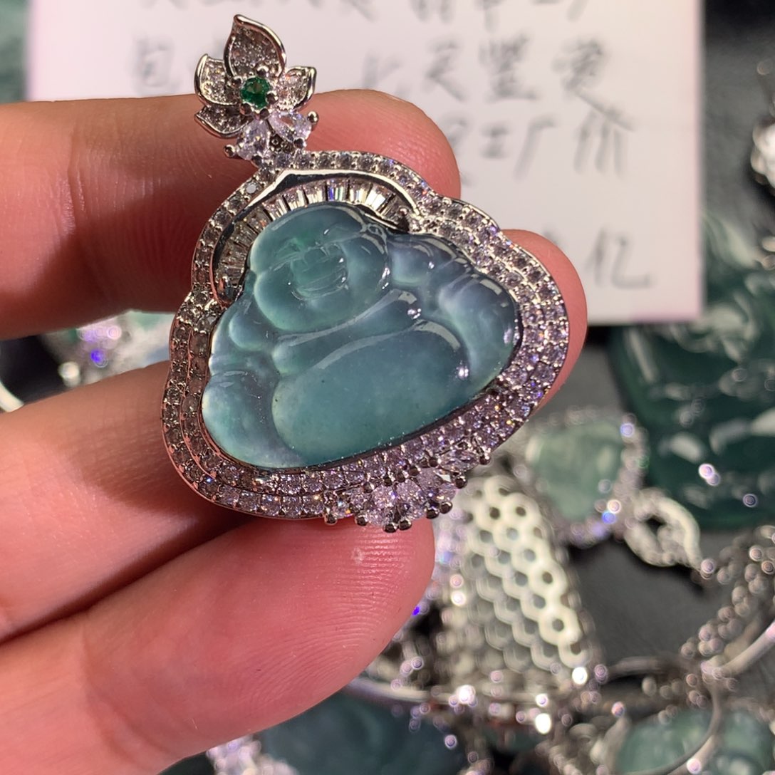 翡翠颈饰未镶嵌佛公