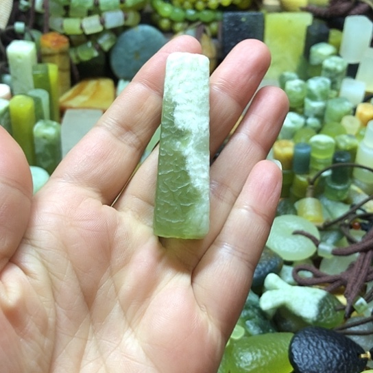 未镶嵌岫玉吊坠岫