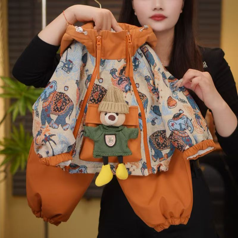 男女童加棉套装2024冬季新款儿童小熊棉服加绒加厚冲锋衣两件套潮