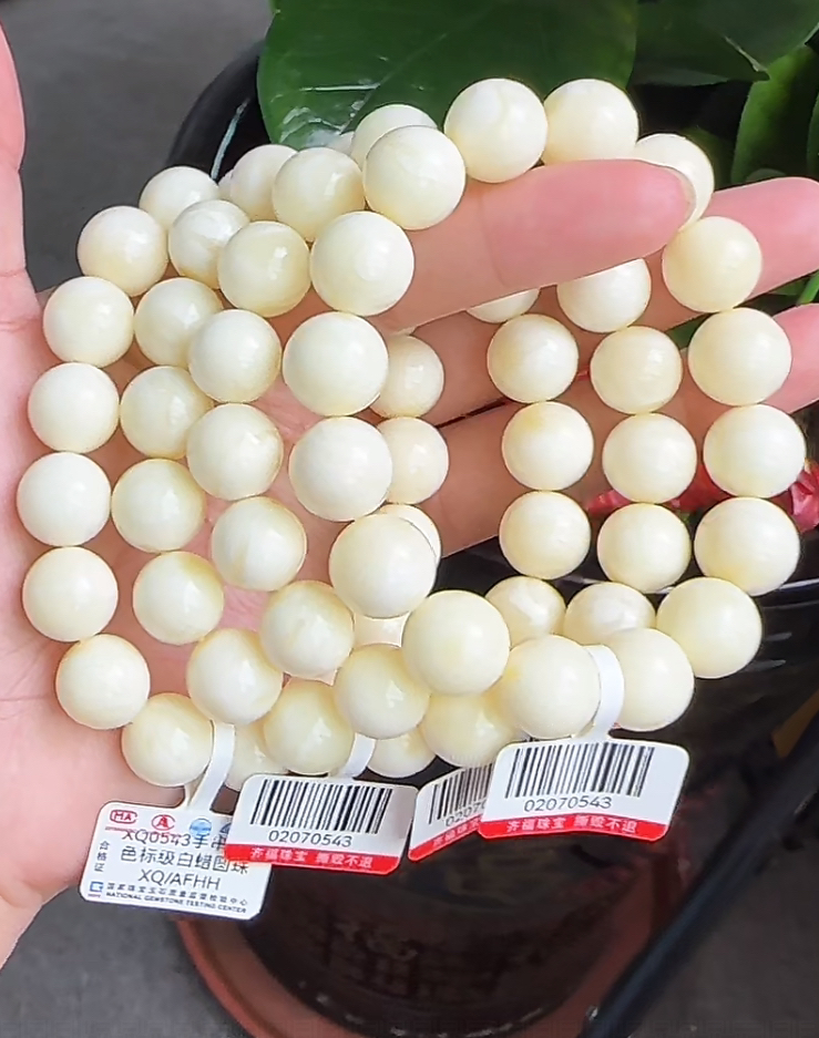 【齐福珠宝】XQ0543/12mm特级俄料漆底瓷白圆珠手串 （多样性发其一）