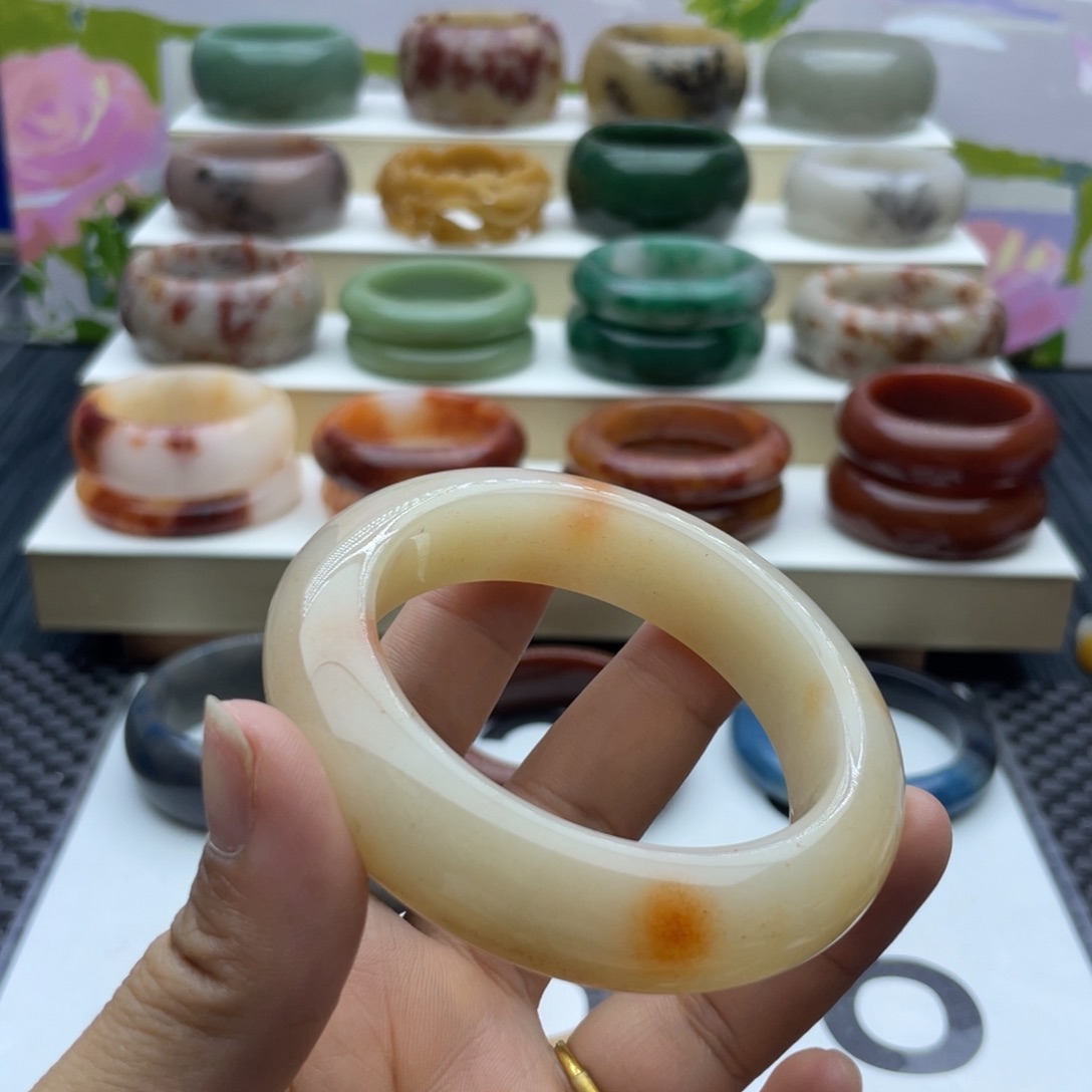 石英质玉手镯未镶嵌