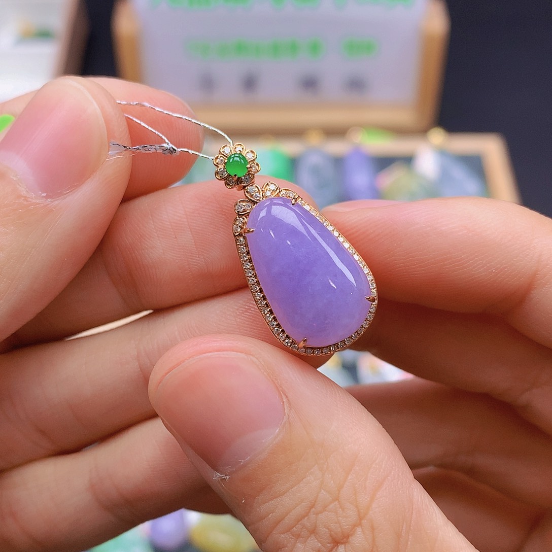 翡翠18K金镶嵌颈饰翡翠