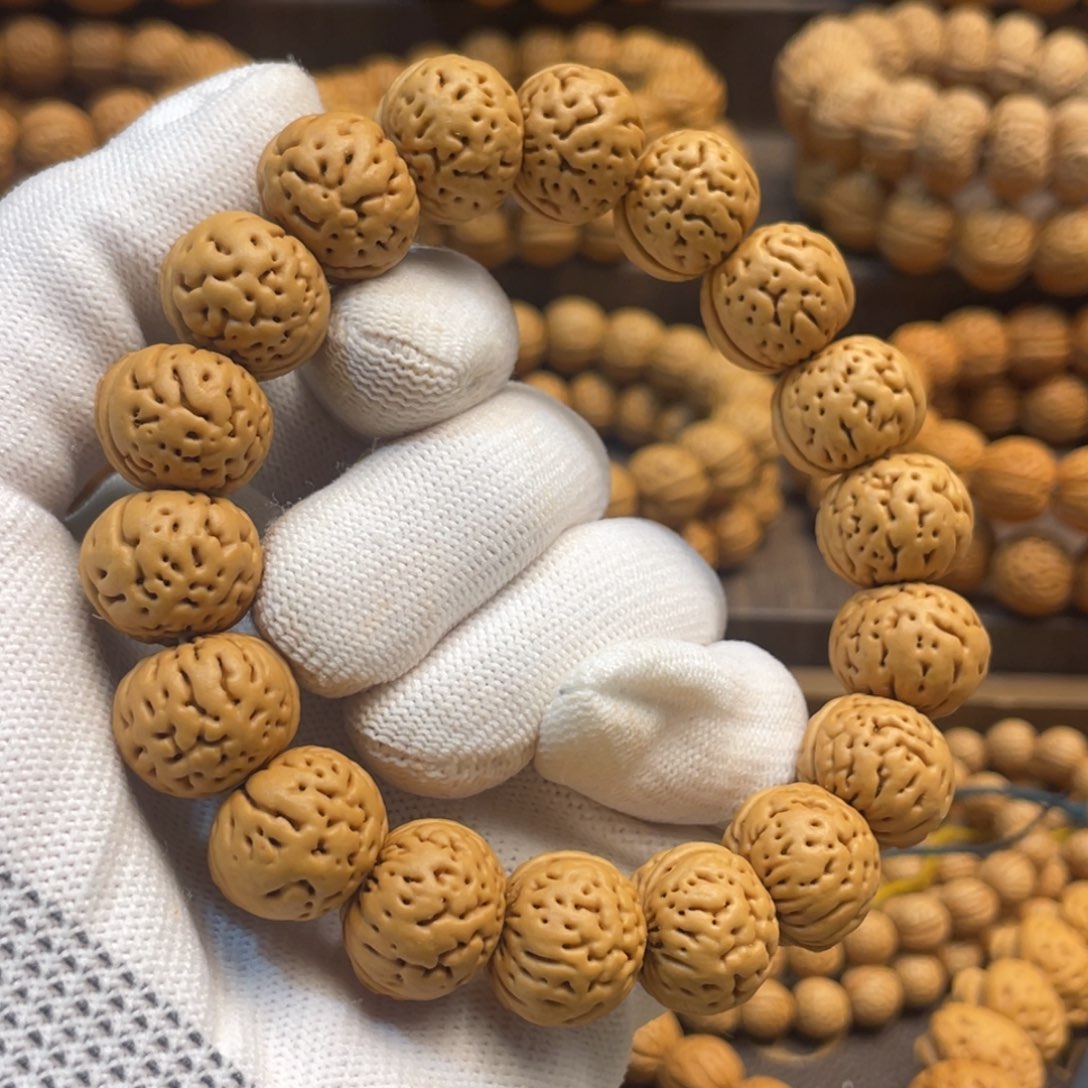 吊坠桃核野生肌肉奶豆