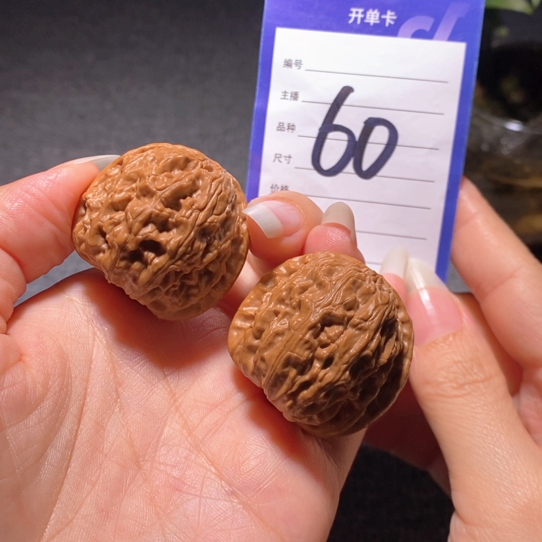 文玩核桃把件白狮子35左右无运费险偏远不包邮有修