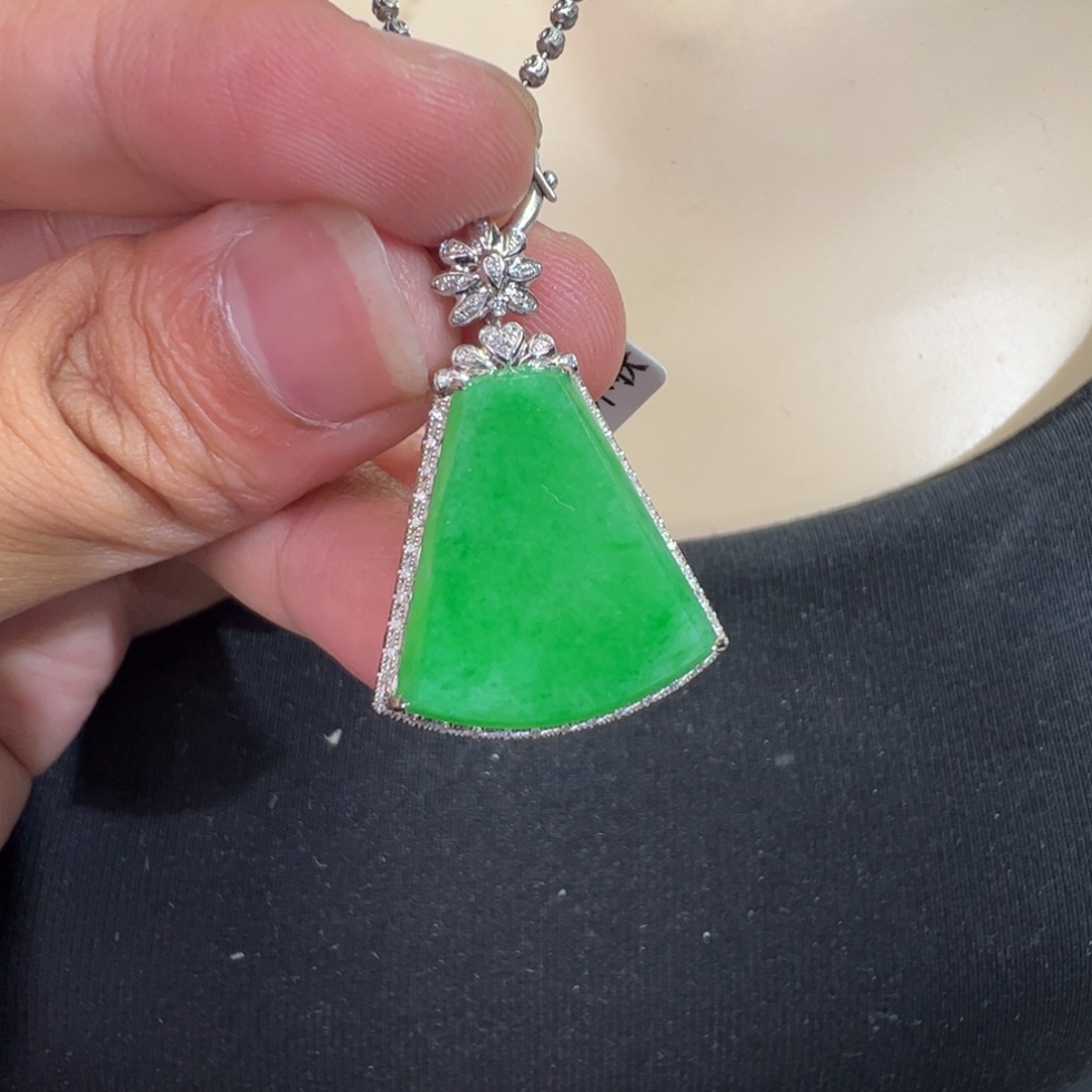 吾***安翡翠18K金镶嵌吊坠(不含链)