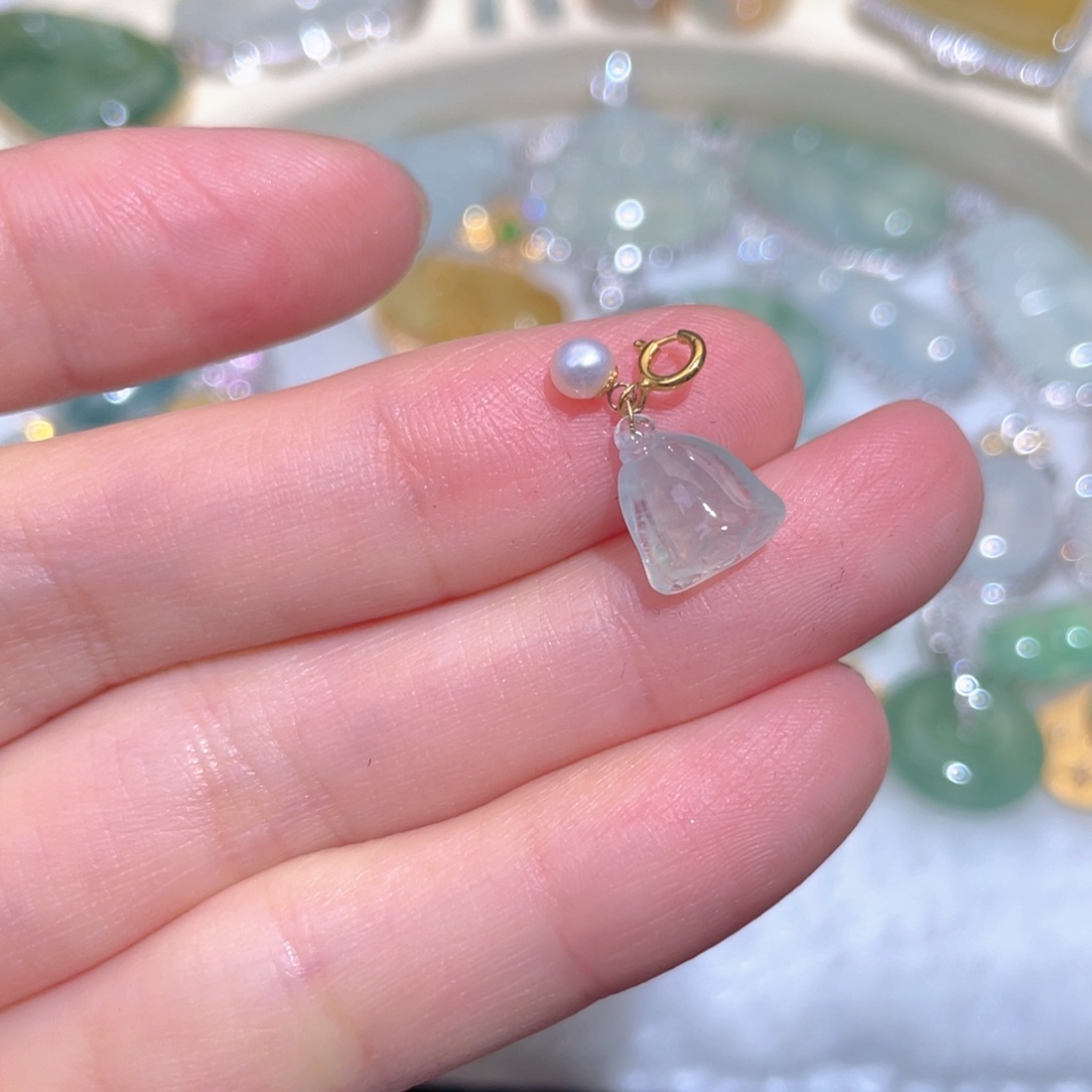 翡翠颈饰18K金镶嵌翡翠