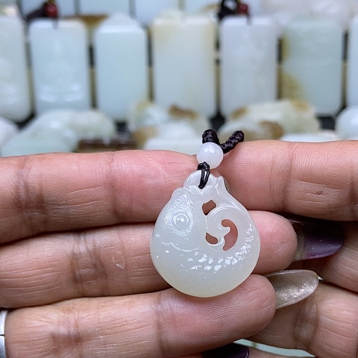 和田玉颈饰未镶嵌