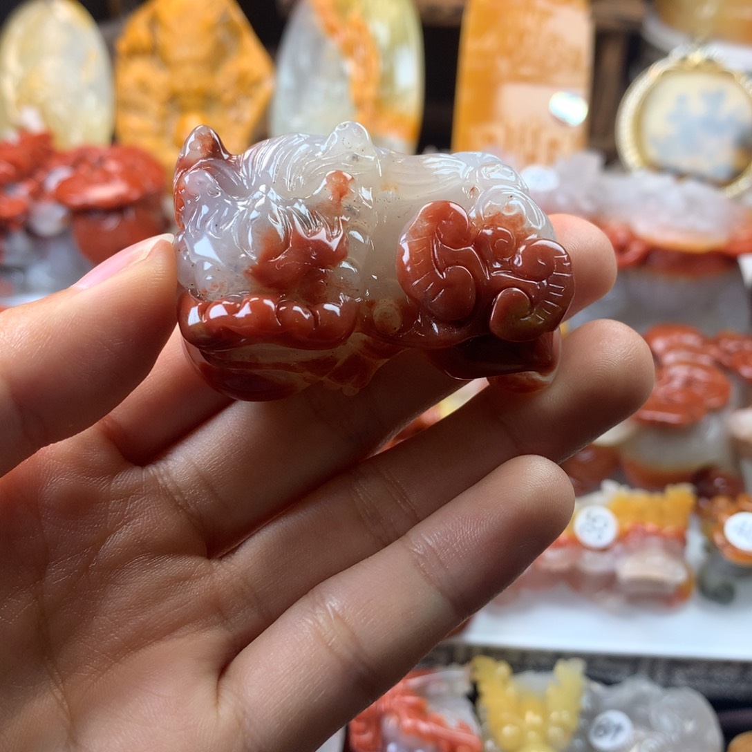 石英质玉（黄龙玉）挂件合金