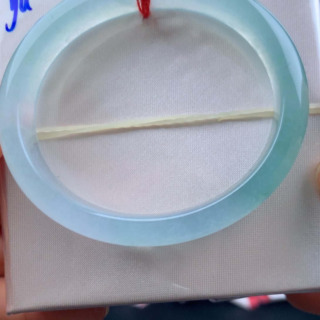 翡翠未镶嵌手镯冰绿