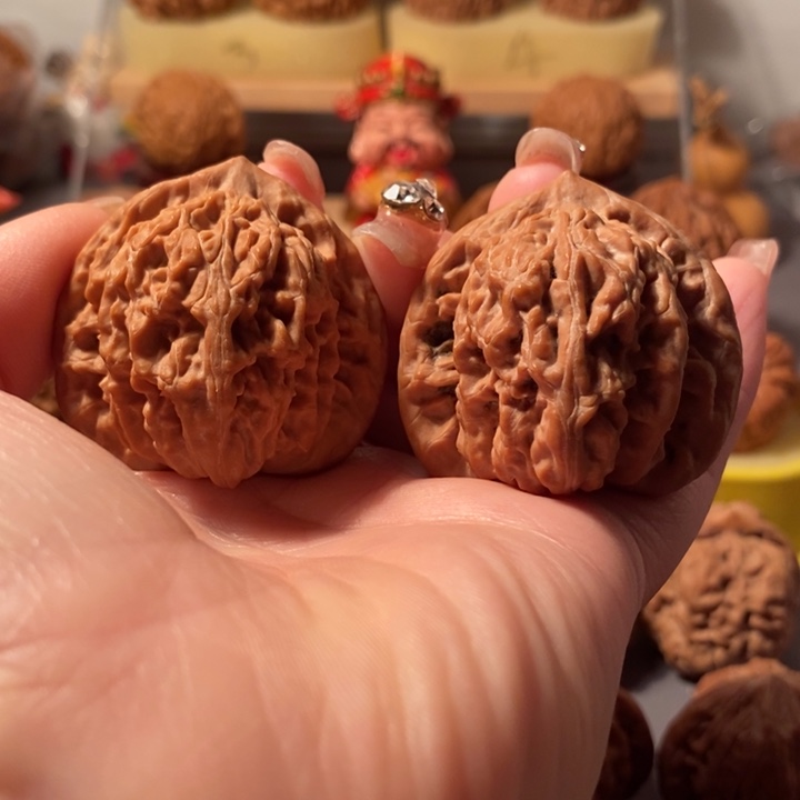 文玩核桃吊坠42盘龙纹