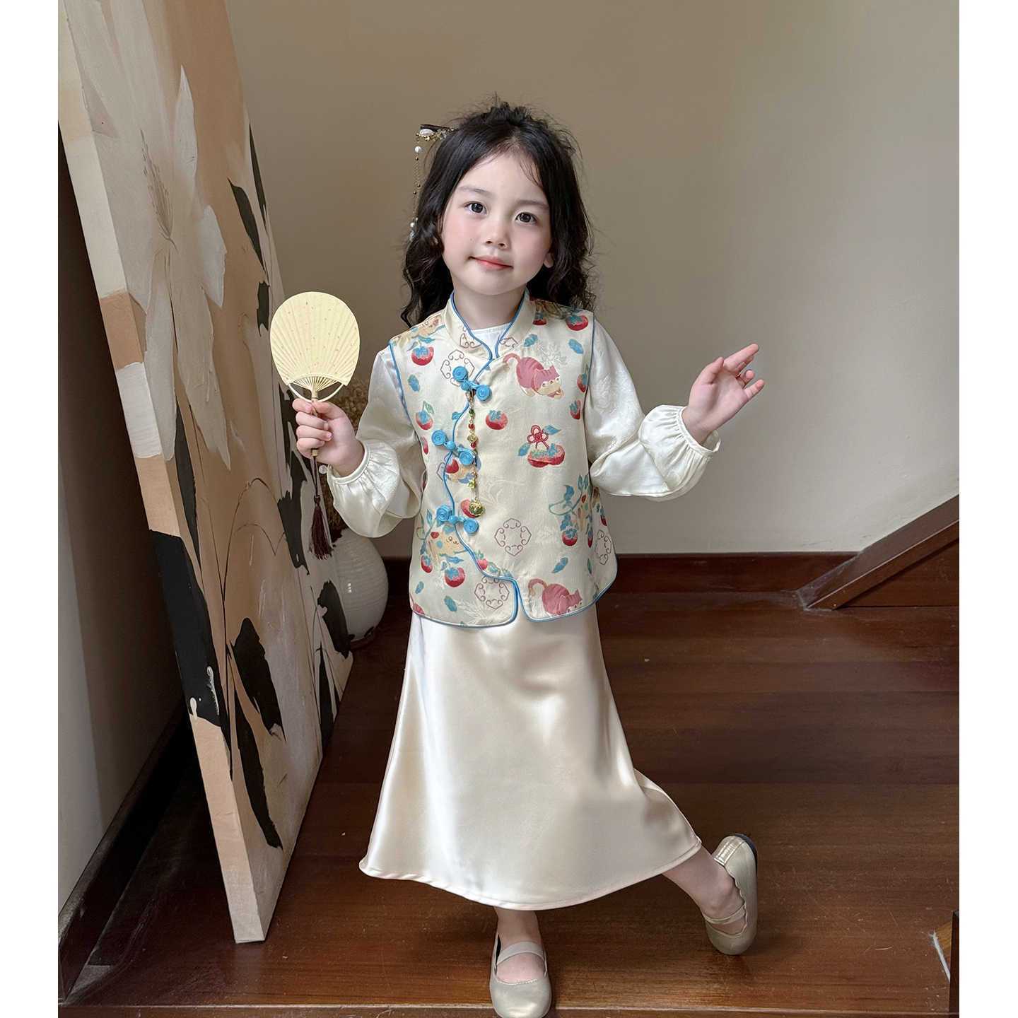 儿童服装女童汉服复古唐装马甲国风女宝宝秋装旗袍金色礼服