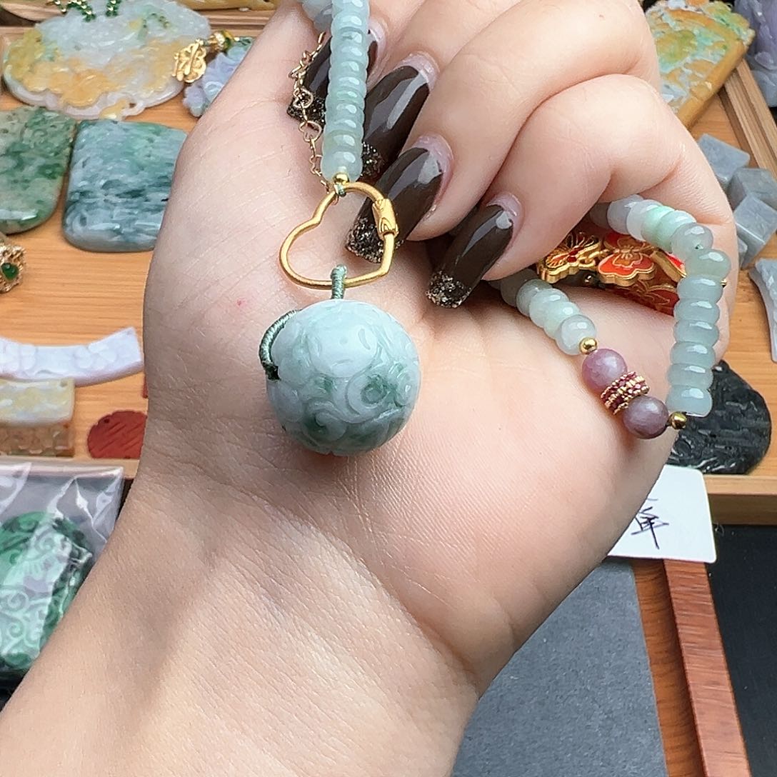 翡翠吊坠(赠链)未镶嵌吊坠61