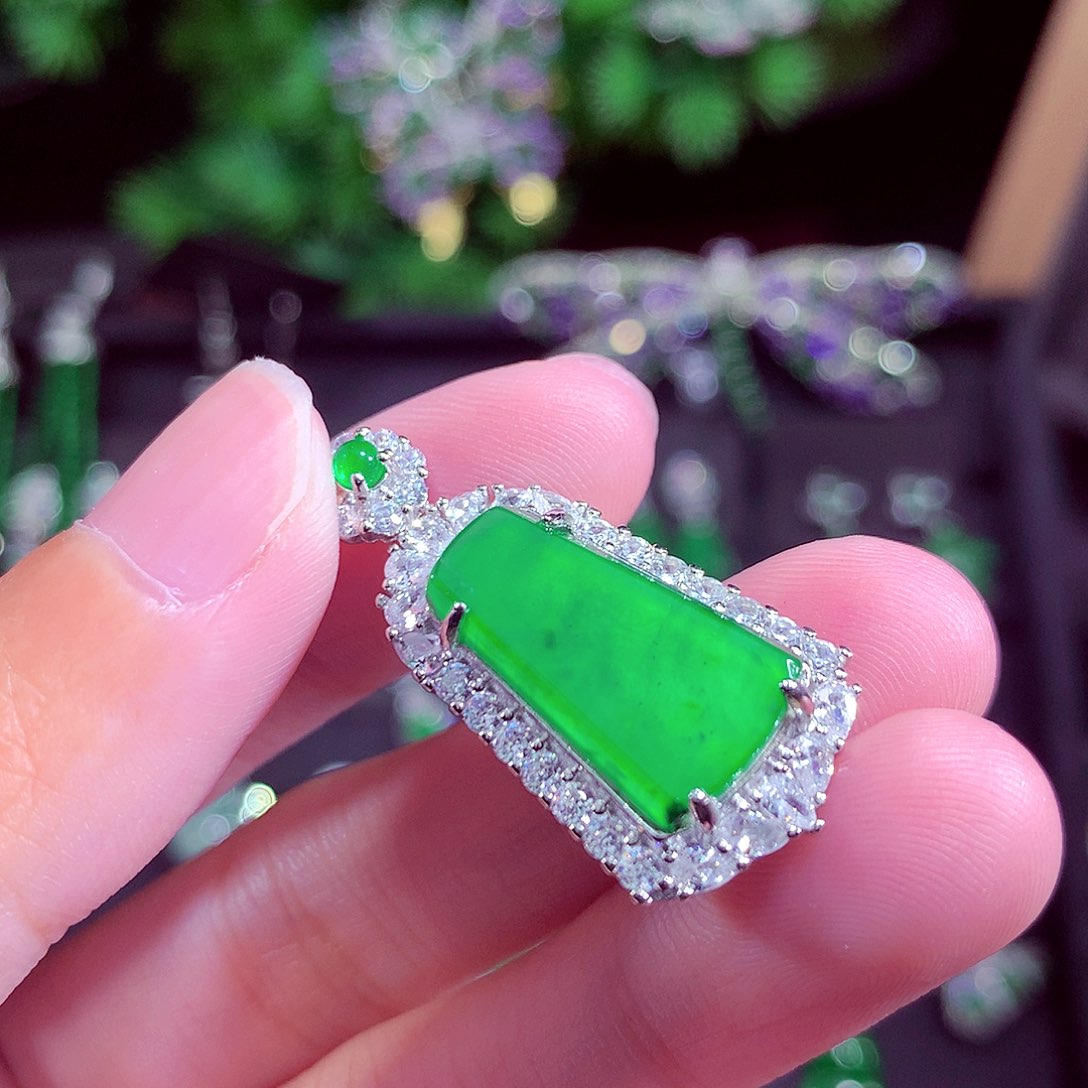 颈饰未镶嵌翡翠天然