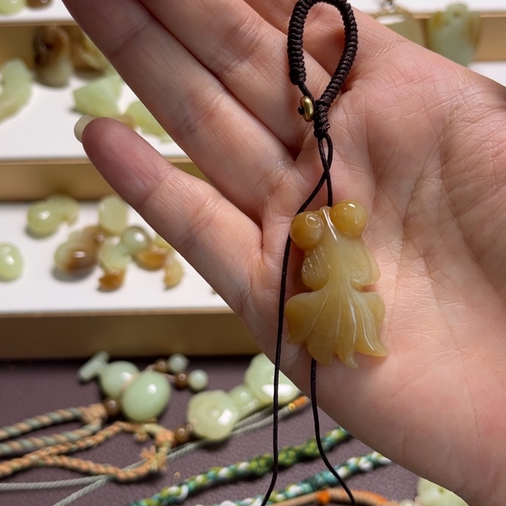 木***I和田玉未镶嵌颈饰