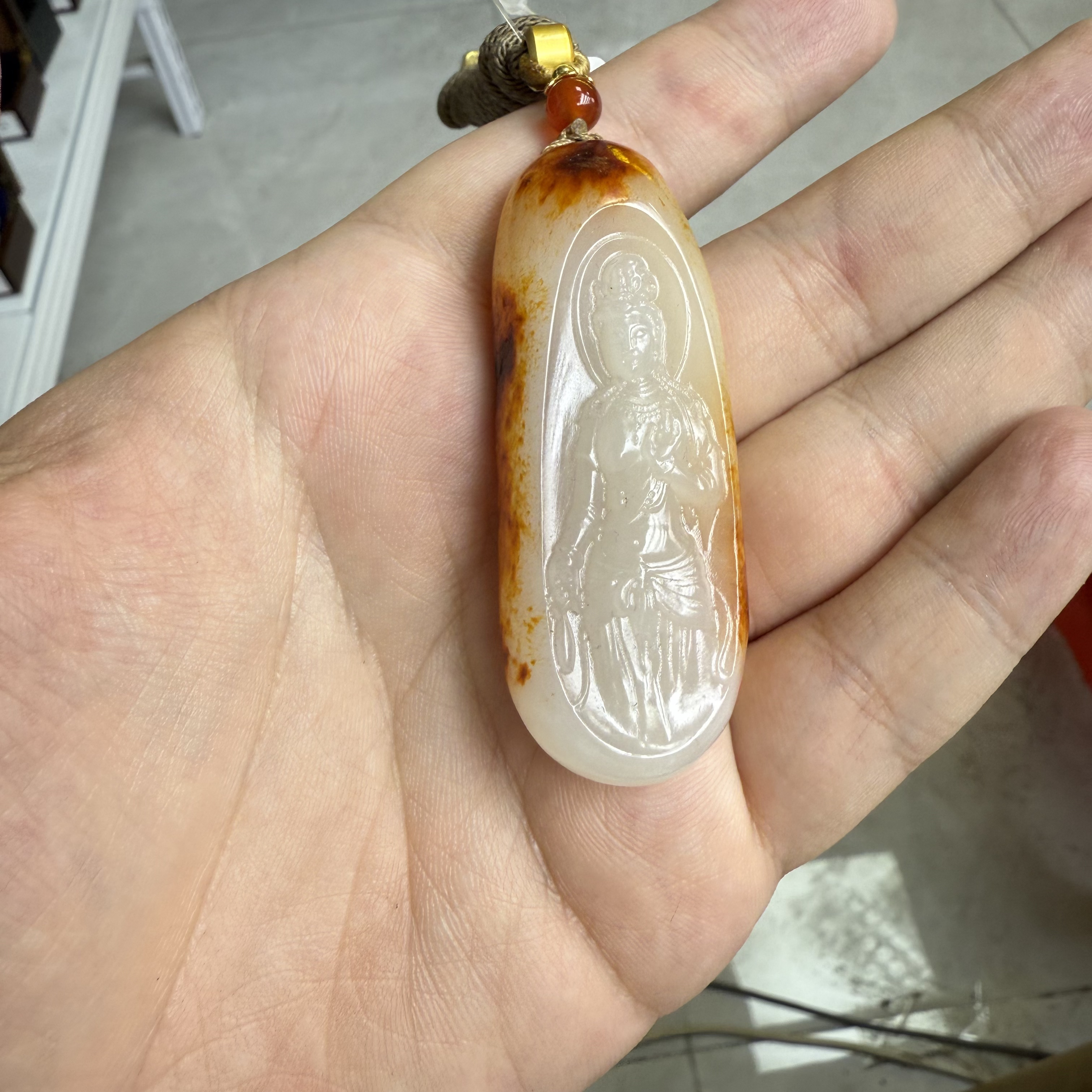 石包沁色观音手把把玩件
