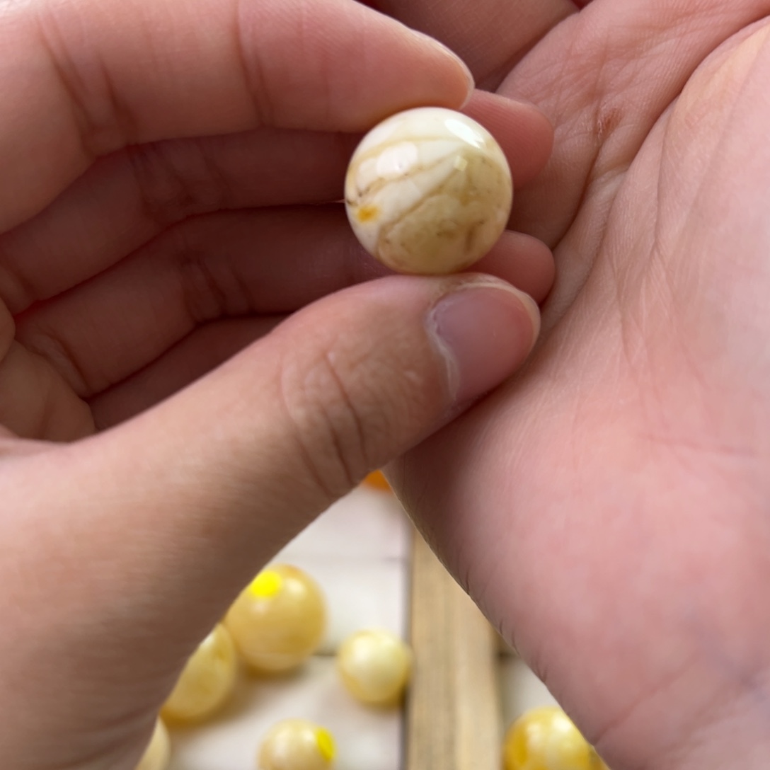 琥珀珠宝奇石未镶嵌