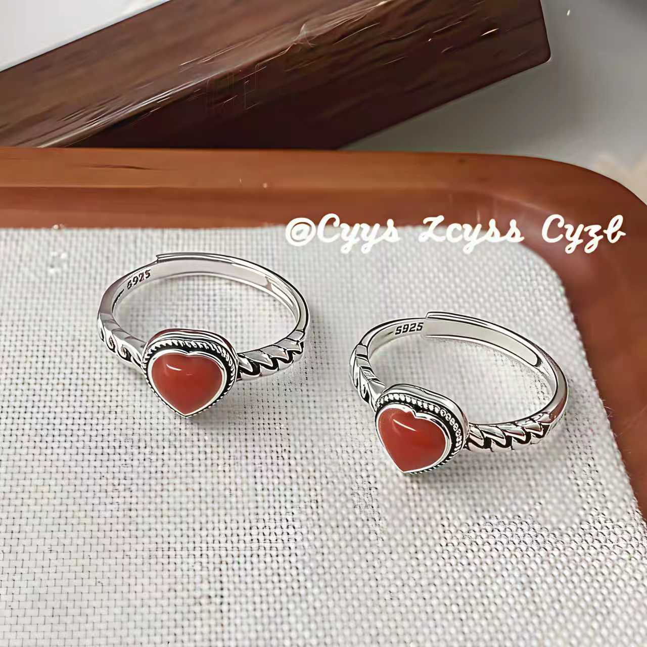 银镶嵌南红爱心链条戒指开口可爱精致风格