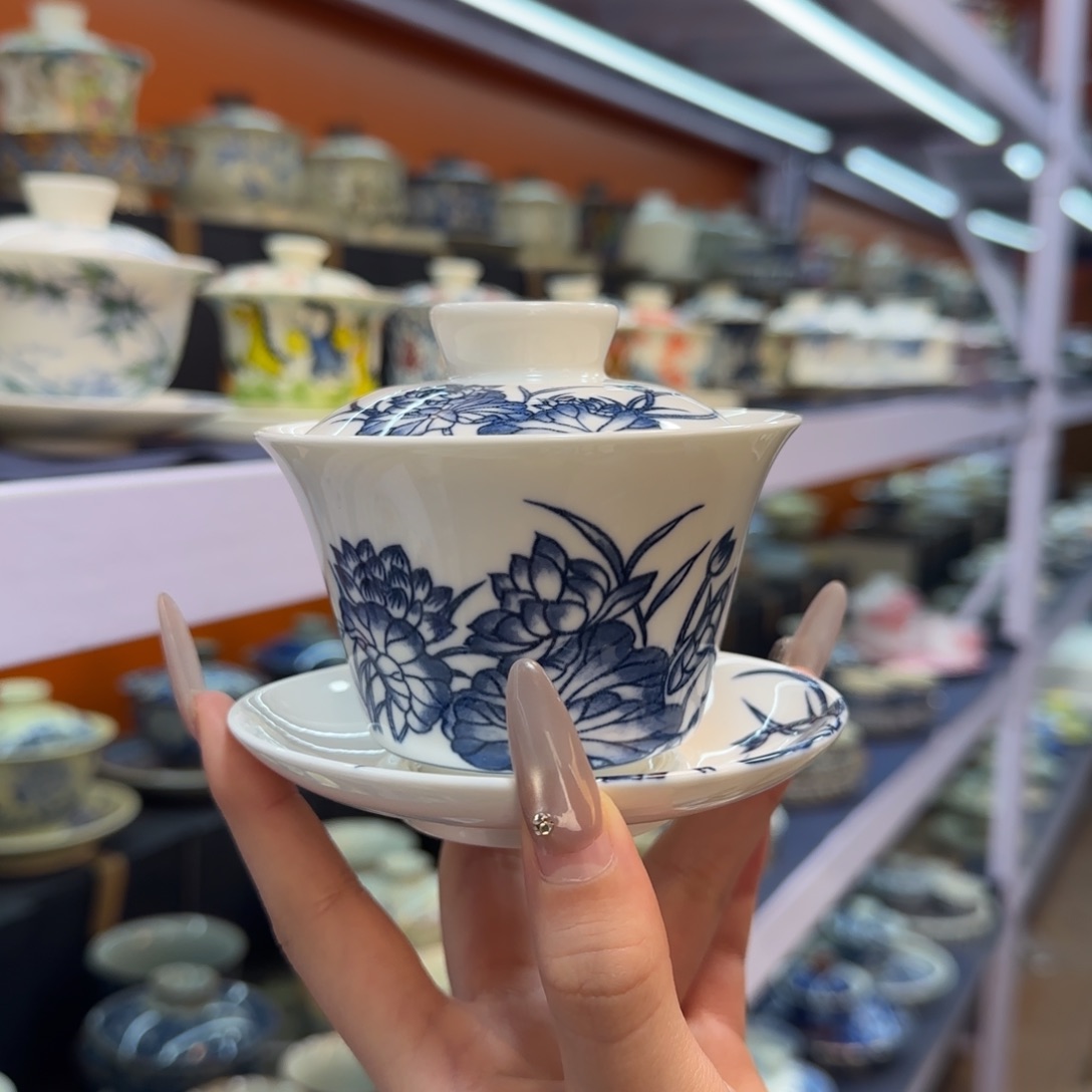 我在外面吃饭呢你在哪