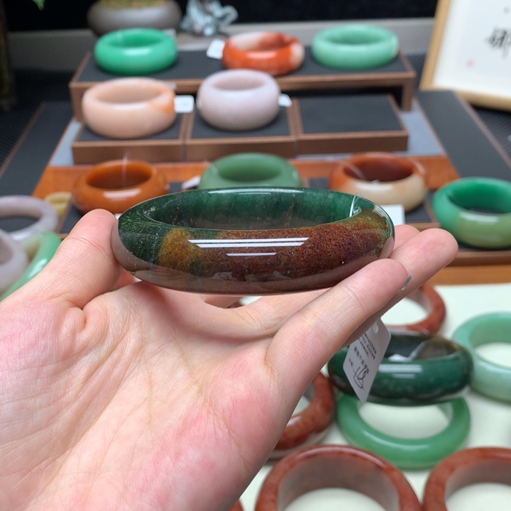 轻***扬石英质玉（非洲翠）合金佘太翠