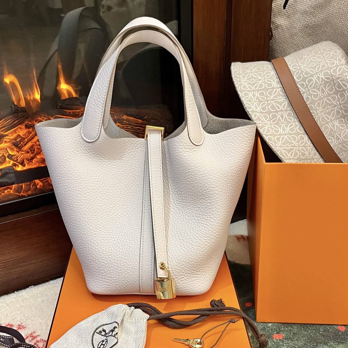 未使用 Hermes/爱马仕 青奢荟/菜篮子18奶昔白金扣//76387