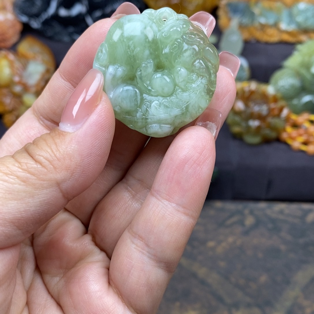 蛇纹石玉颈饰未镶嵌