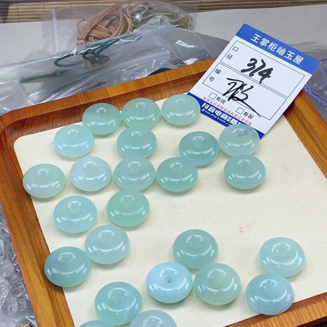 岫玉未镶嵌吊坠吊坠多样性，发一件