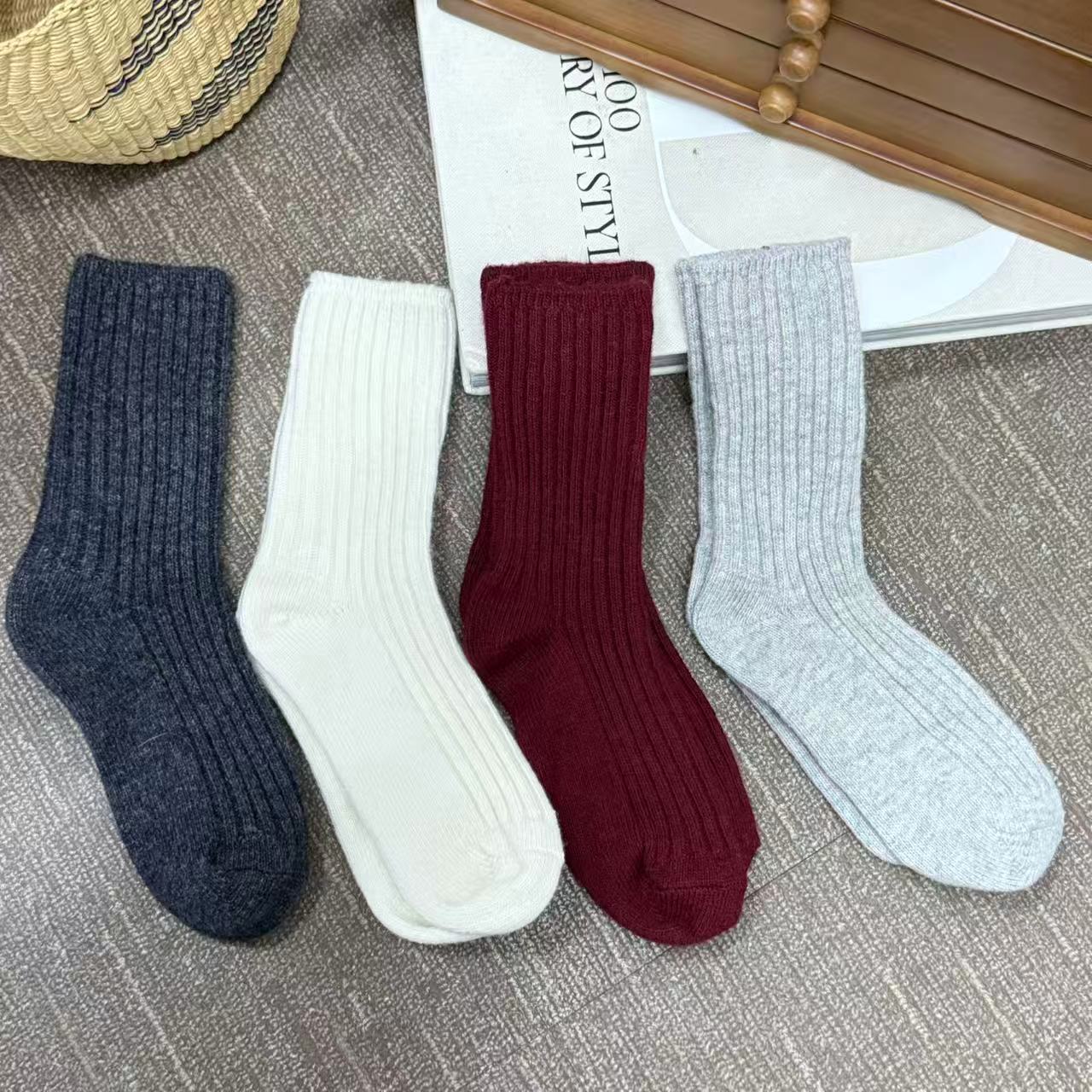 百搭羊毛针织中筒袜