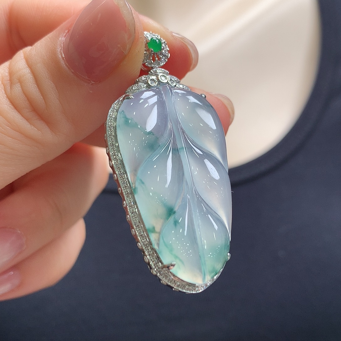 翡翠18K金镶嵌颈饰树叶