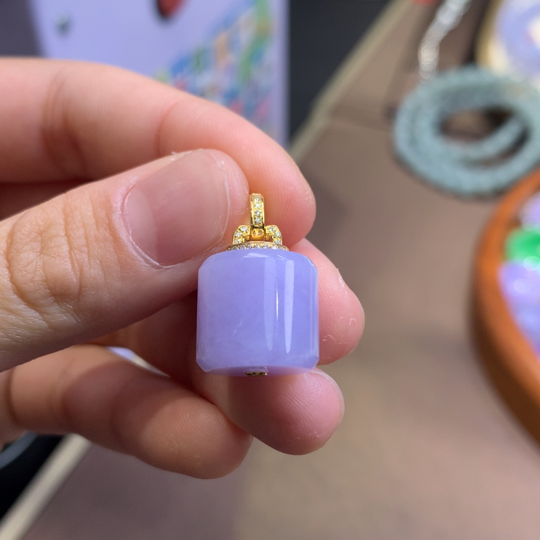 翡翠18K金镶嵌颈饰翡翠