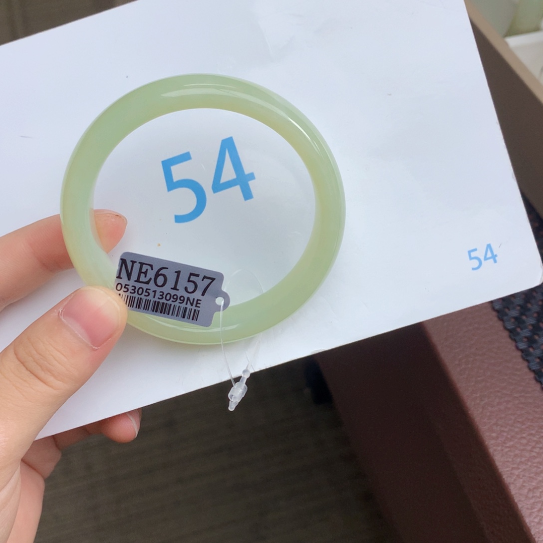 静***变和田玉手镯未镶嵌