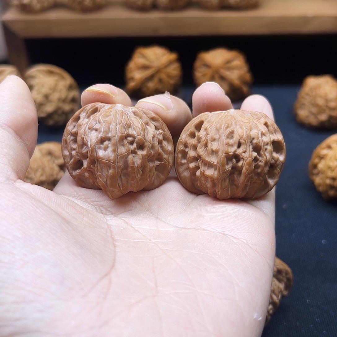 把件核桃山地磨盘40全品红皮