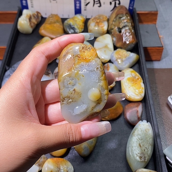 用***0和田玉未镶嵌颈饰