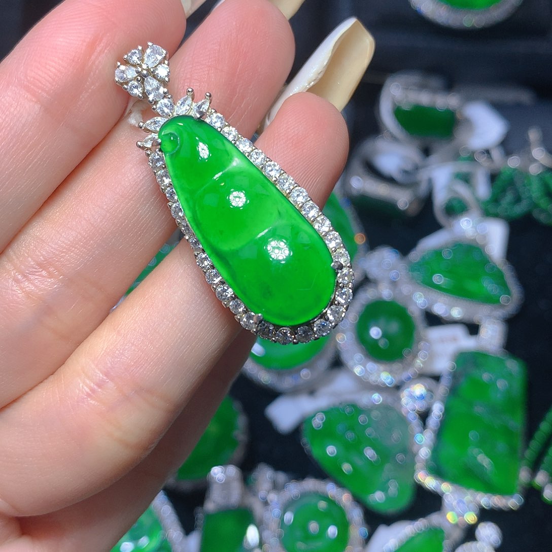 翡翠颈饰银S925镶嵌翡翠