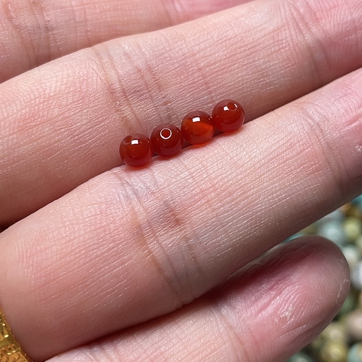 8***床南红玛瑙未镶嵌4.1111