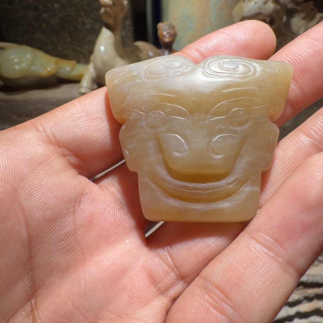 蓝***贵和田玉（糖玉）未镶嵌颈饰