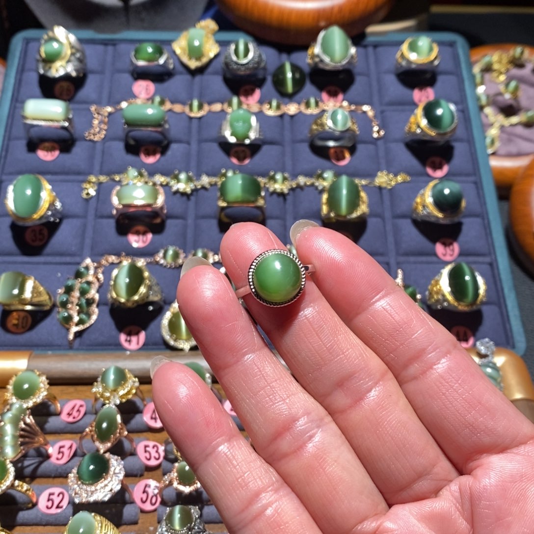 和田玉颈饰未镶嵌有**迹