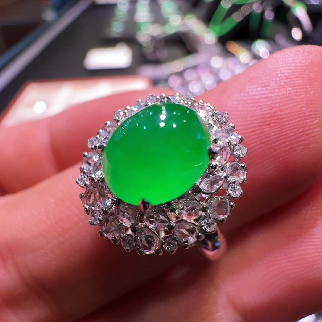 翡翠18K金镶嵌戒指