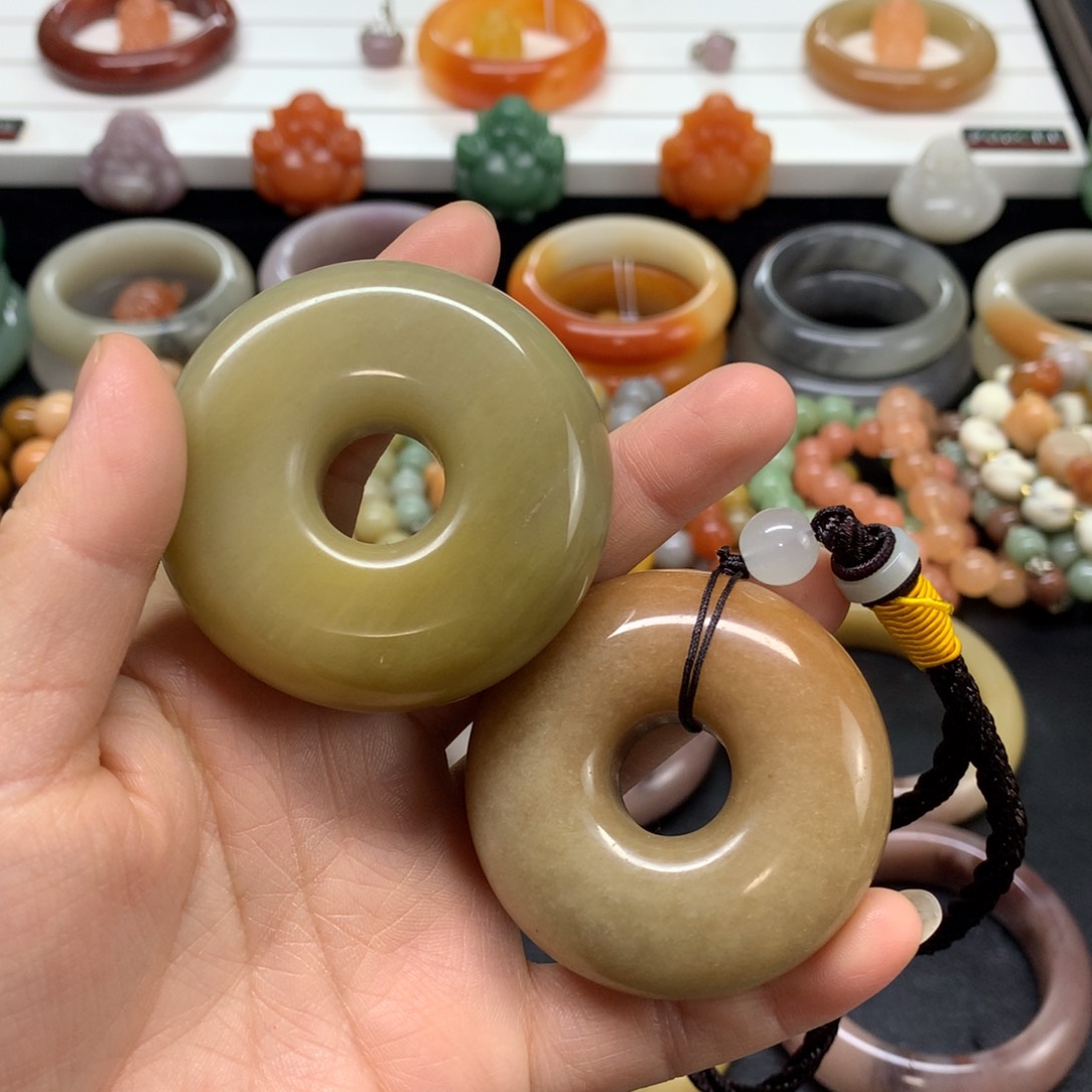 石英质玉未镶嵌手镯