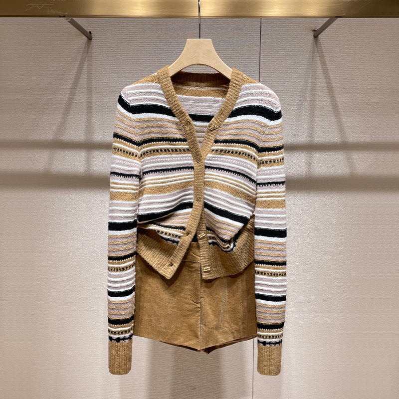 时髦精穿搭套装2025秋季新款小香风撞色条纹针织开衫短裤子两件套