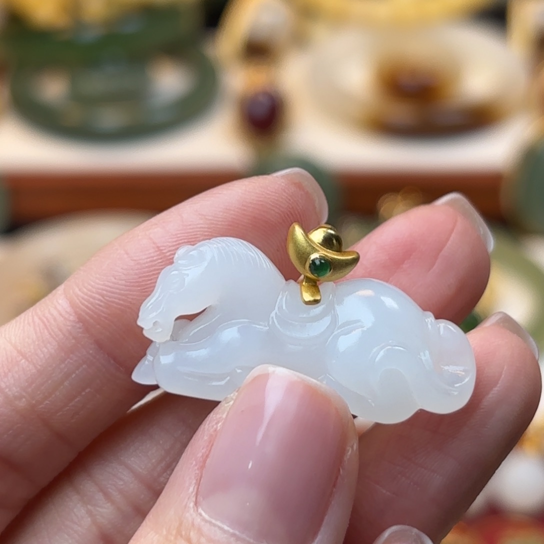 和田玉挂件18K金镶嵌