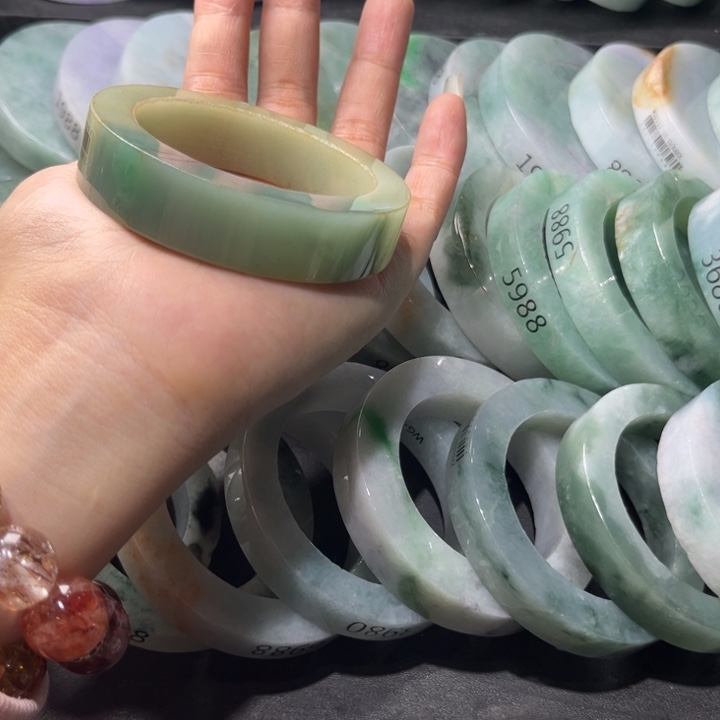 定制翡翠未镶嵌手镯