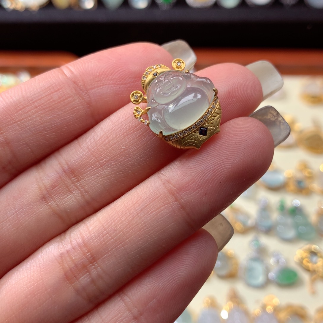 翡翠颈饰18K金镶嵌?****司翡翠