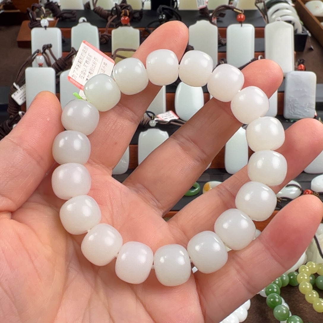 空***杯和田玉未镶嵌颈饰