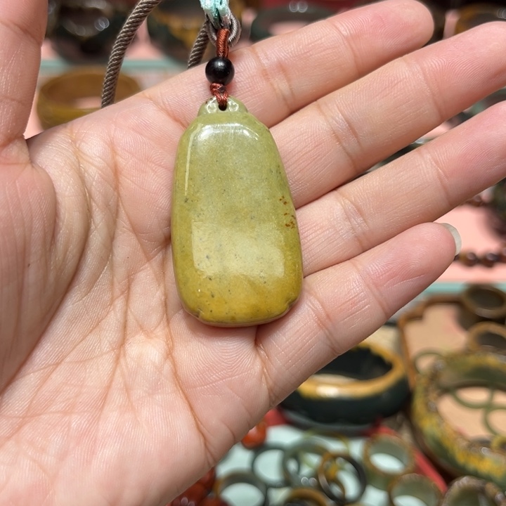 紫***雨岫岩河磨玉（透闪石质玉）未镶嵌手镯