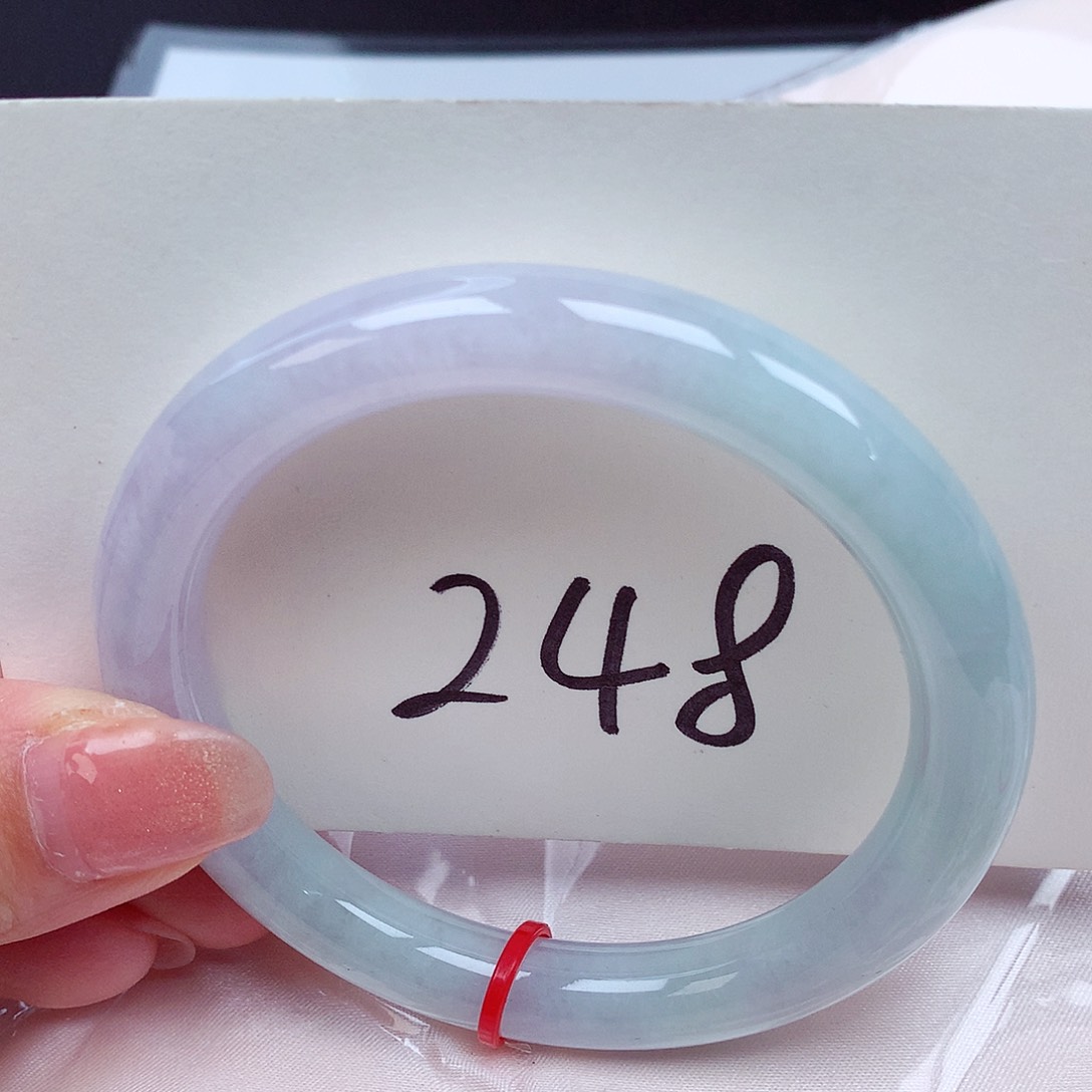 翡翠手镯未镶嵌翡翠