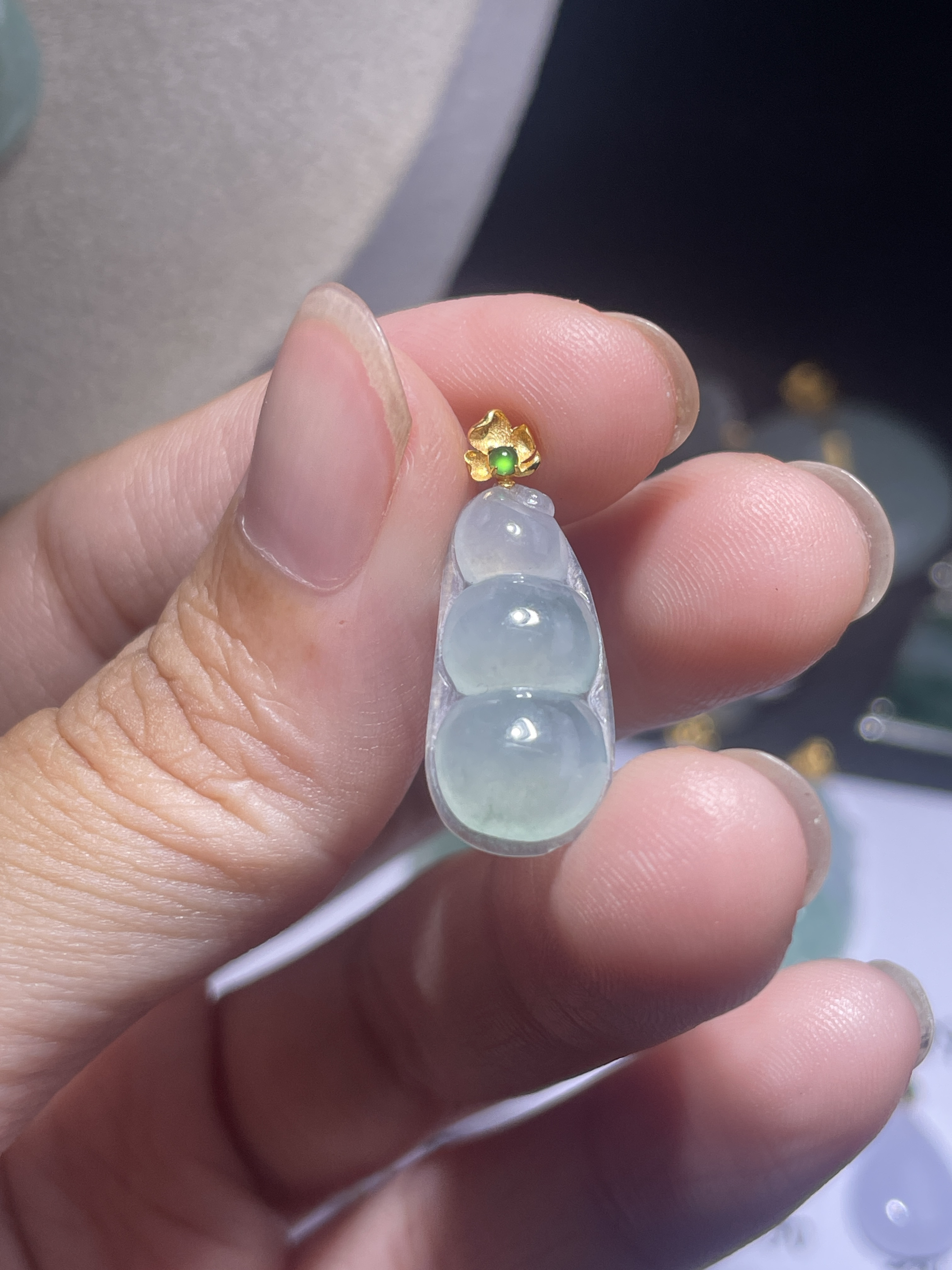 18k金天然a货翡翠吊坠豆子尺寸24.1×9.7×4