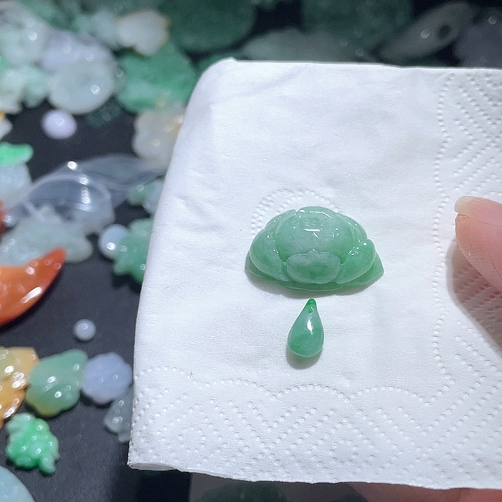 颈饰未镶嵌翡翠天