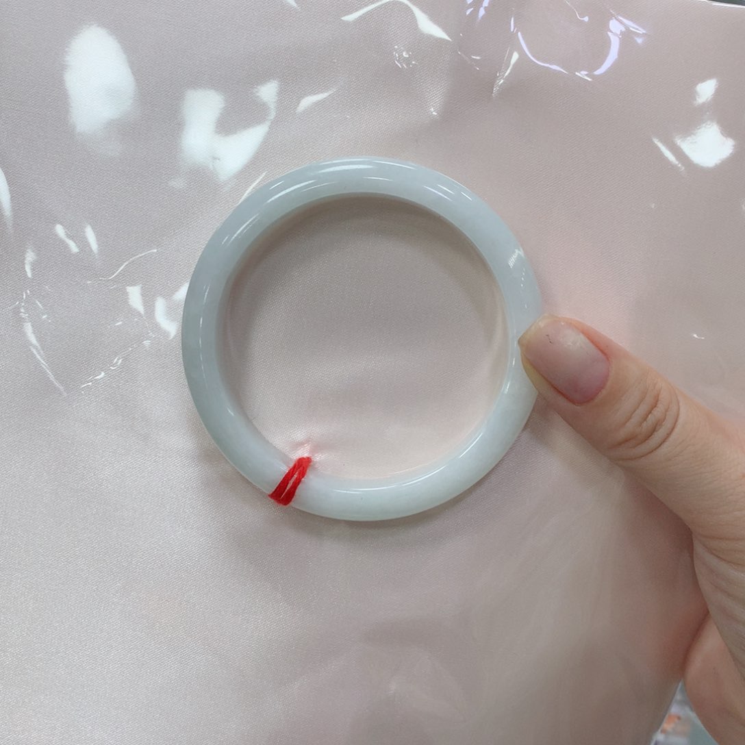 翡翠手镯未镶嵌?买断