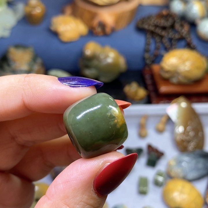 岫岩河磨玉（透闪石质玉）手工桶珠未镶嵌